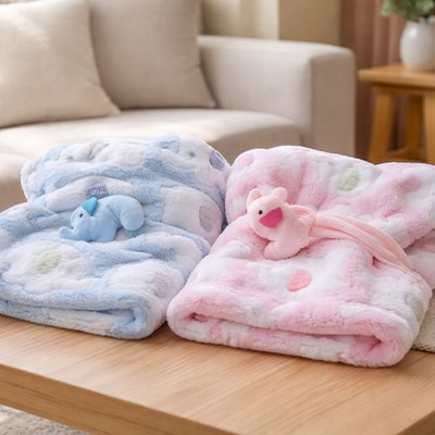 Couverture bébé | Chamoix en bleu et rose, douce et confortable, parfaite pour le sommeil des enfants.