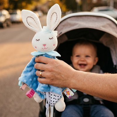 Doudou pour bebe, Lapin en peluche moelleux, compagnon idéal pour réconforter bébé.