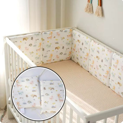 Tour de lit bebe avec motifs animaliers pour un sommeil sécurisé et paisible.